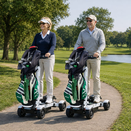 Zwei Golfer fahren stehend auf GOOTER Ecad SeatStand 3.0 Golf-Scootern über den Golfplatz